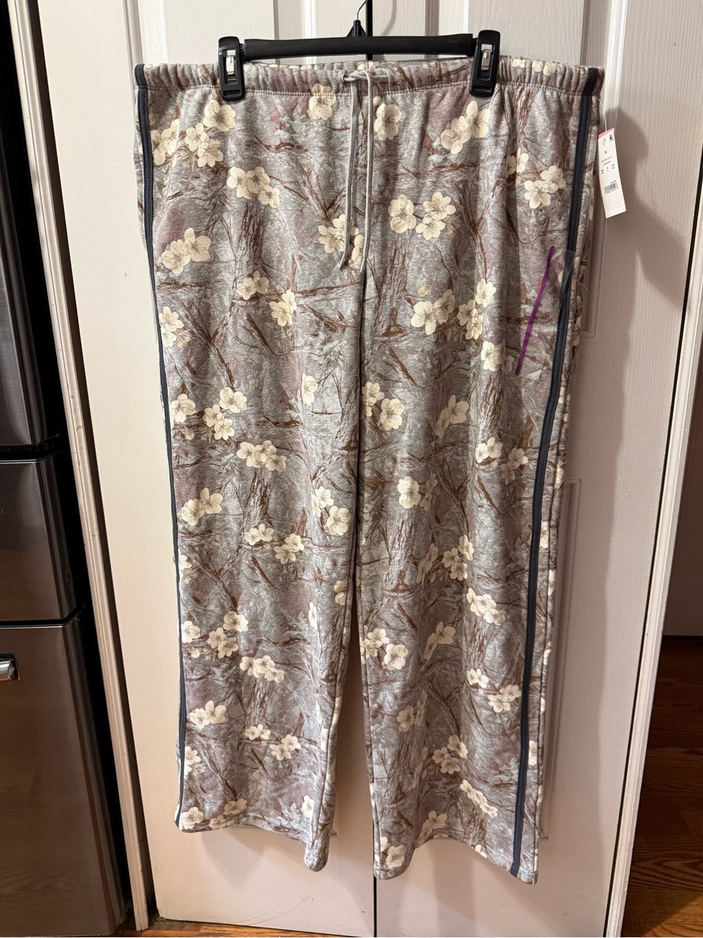 Zoe+Liv Heather Grey Women's Floral Camo Tunnel
Graphic Pull-On Pants Size XL